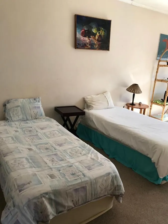 Riverfront Homestay بورت اليزابيث بيت شباب
